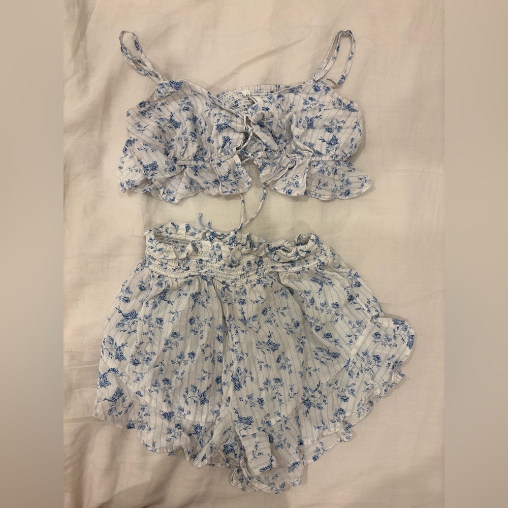 Floral Blue and White Women's Set